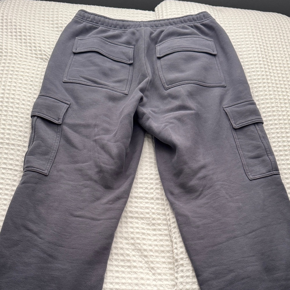 aritzia mega cargo sweatpants